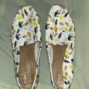 Tom’s Tropical print slip on 9.5